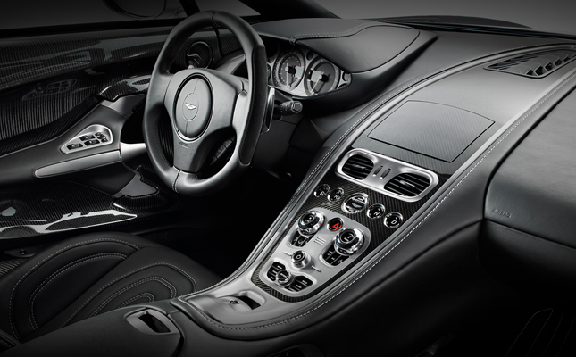 Forr�s: Aston Martin